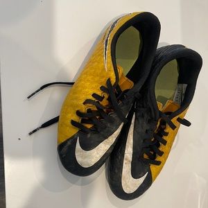 Soccer cleats 2Y